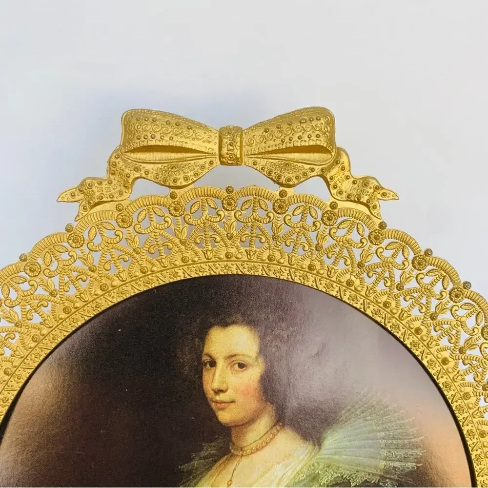 Antique Round Filigree Frame